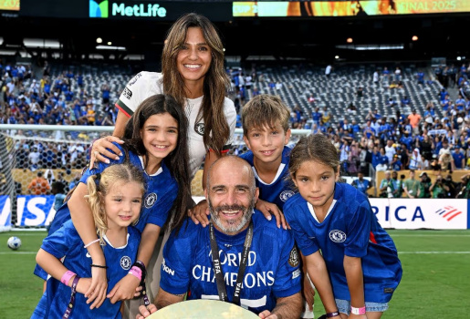 Bóng hồng thầm lặng phía sau ứng viên ghế nóng Man City
