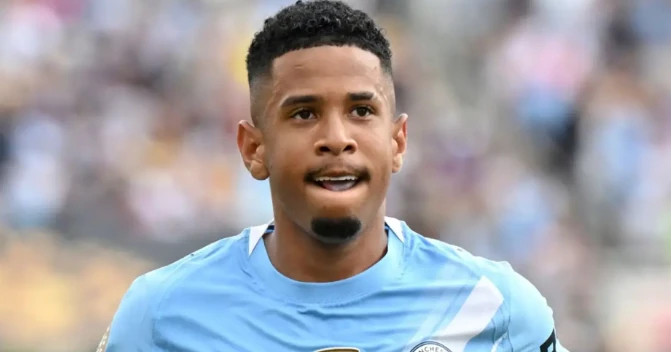 Không thể cạnh tranh vị trí, Savinho bị Man City rao bán