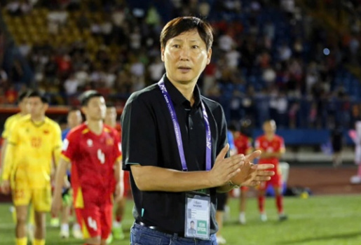 Giải mã cơn đau đầu dễ chịu của HLV Kim Sang-sik