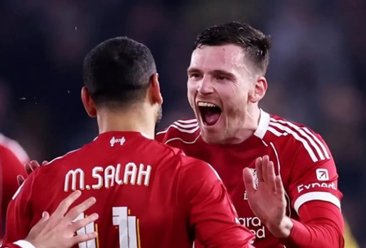 Van Dijk tri ân đầy cảm xúc đến Salah và Robertson