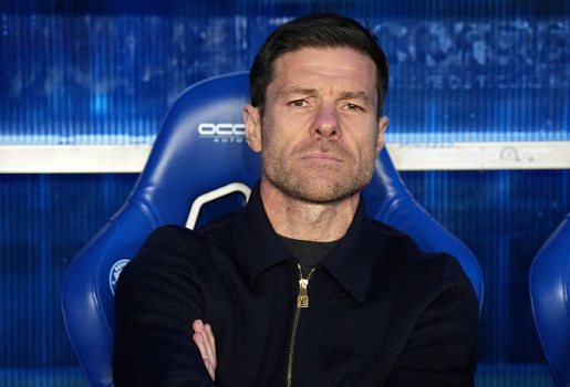 Xabi Alonso được khuyên gọi lại Jackson và thanh lý Delap