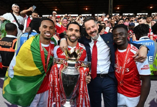 Arsenal vô địch nhờ hàng thủ là điều ngoài ý muốn