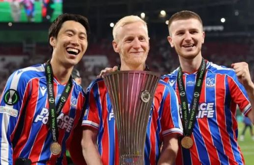 Phản ứng của Adam Wharton sau khi bị Tuchel gạch tên