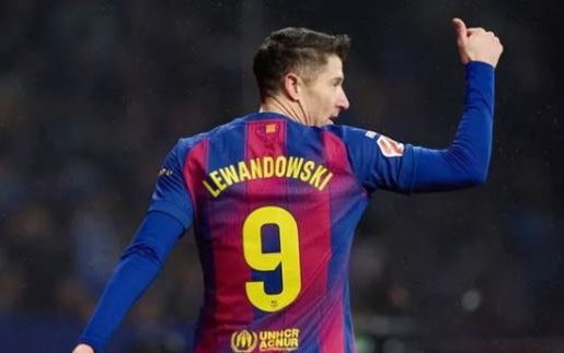 Foster chỉ ra lý do MU nên chiêu mộ Lewandowski