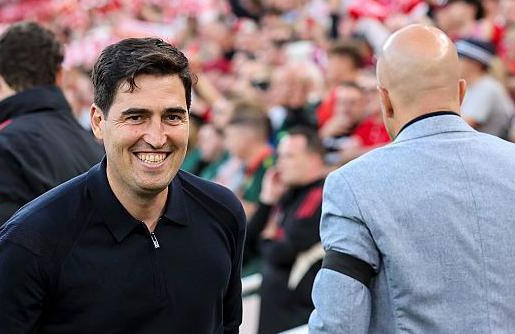 Robbie Fowler: Andoni Iraola mang phong cách của Jurgen Klopp