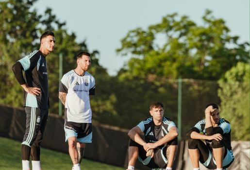 Messi tập giáo án riêng tại tuyển Argentina