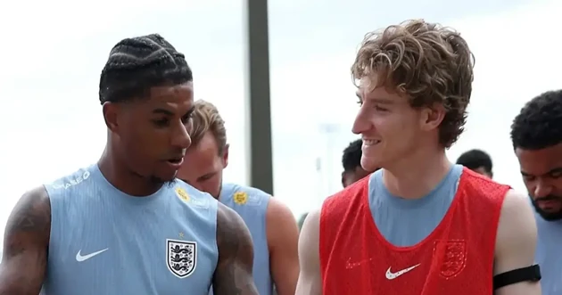 Rashford cùng tân binh Barca thân thiết ở ĐT Anh