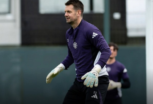 Tom Heaton nói lý do dễ dàng gia hạn với MU