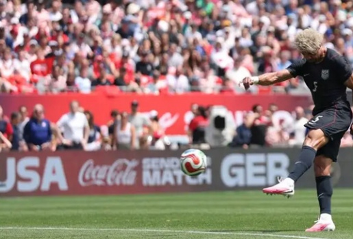 Tuyển Mỹ phơi bày tử huyệt hàng thủ trước thềm World Cup