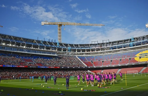 Barcelona vay thêm 500 triệu euro để sửa sân Camp Nou