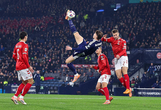 Rooney khó hiểu khi Man Utd để McTominay ra đi