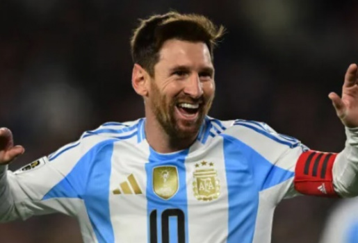 Dembele khẳng định đẳng cấp bất chấp tuổi tác của Messi