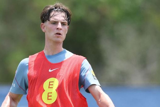 Arsenal tranh mua Alex Scott với MU