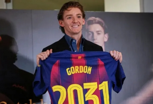 Gordon vui mừng vì phải ngồi dự bị trước World Cup