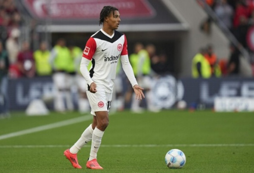 Arsenal săn máy chạy 37 km/h Jean-Matteo Bahoya
