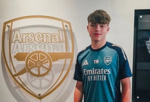 Cha Phoenix Blayney xác nhận con trai đạt thỏa thuận với Arsenal