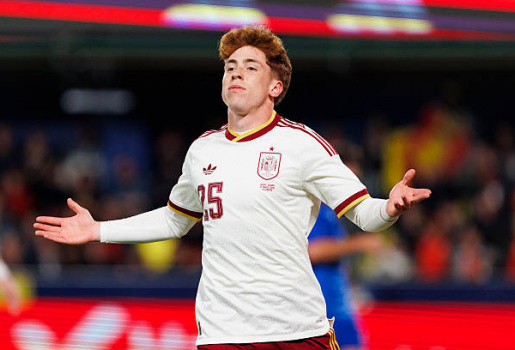 Từ thương vụ Victor Munoz đến nước cờ bên cánh phải của Liverpool