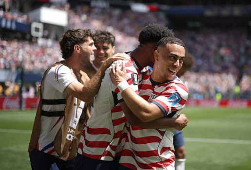 Hạ Australia, tuyển Mỹ sớm vượt qua vòng bảng World Cup