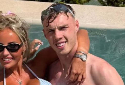 Cole Palmer tìm niềm vui bên bạn gái sau khi lỡ hẹn World Cup