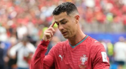 Dalot tiết lộ phản ứng của Ronaldo trước những chỉ trích