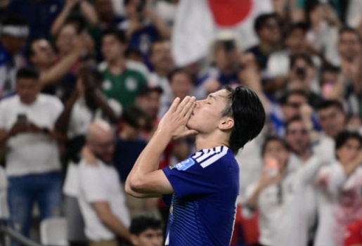 Giải mã màn chắp tay cầu nguyện của Ueda ở World Cup