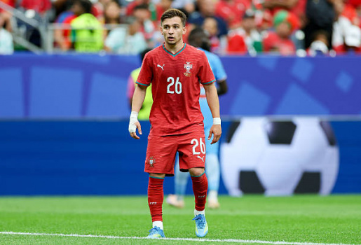 Conceicao khẳng định không bị ai ép chuyền cho Ronaldo