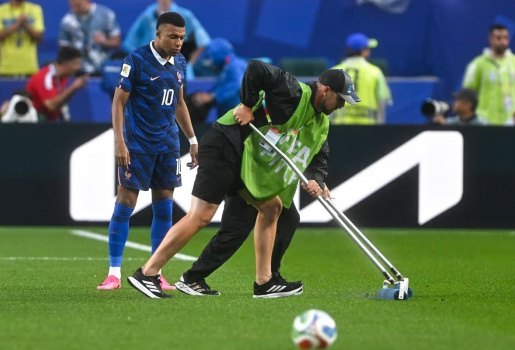 Mbappe dọn sân, trong ngày lập công giúp Pháp đè bẹp Iraq