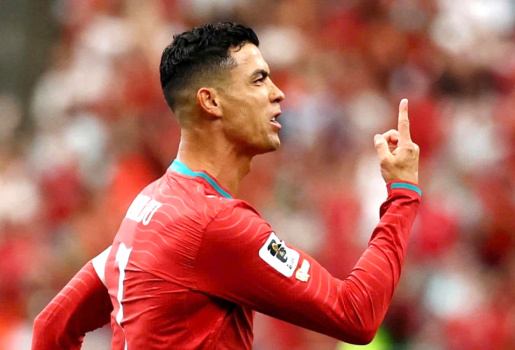 Cách tập thể Bồ Đào Nha nâng bước Ronaldo ở tuổi 41