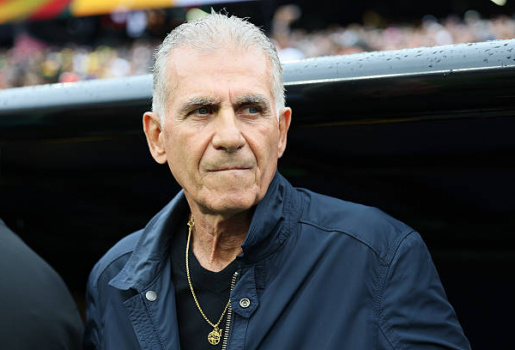 Carlos Queiroz tố tuyển Anh may mắn thoát thẻ đỏ