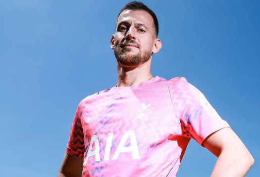 Tottenham chính thức chiêu mộ Martin Dubravka