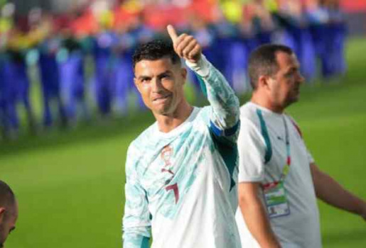 Bị đồn sắp giã từ ĐTQG, Ronaldo bỏ ngỏ tương lai ở Bồ Đào Nha