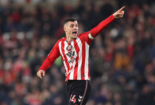 Kế hoạch tái hợp Xhaka của Xabi Alonso đã phá sản