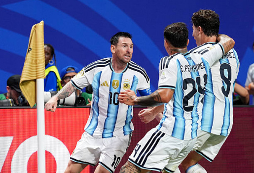 Tom Brady kinh ngạc trước màn lội ngược dòng của Argentina