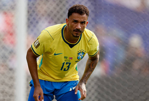 Chỉ duy nhất hậu vệ Danilo cùng tuyển Brazil bay về nước