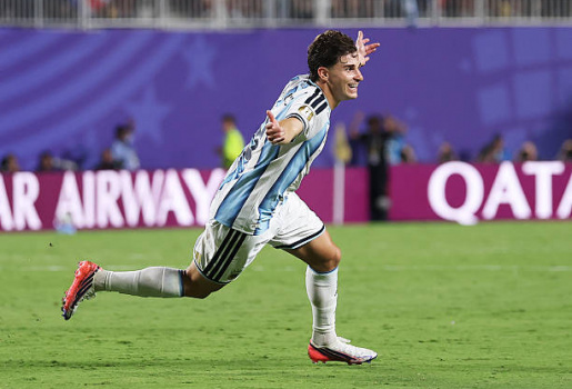 Alvarez tuyên bố tuyển Argentina phải xả thân vì Messi