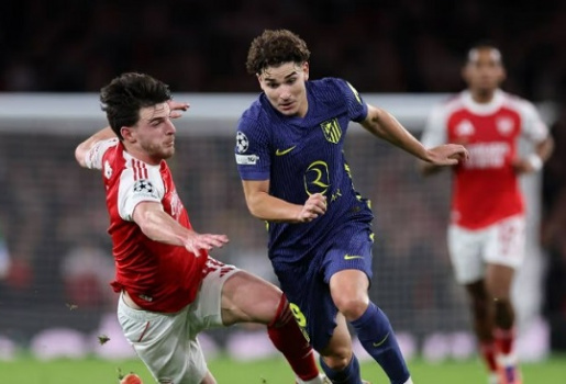 Barca không hề hoảng loạn dù Arsenal áp sát Alvarez
