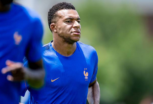 Mbappe cần phải làm gì để sánh ngang Messi và Ronaldo?