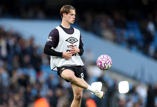 Sự kiên nhẫn của Man Utd và canh bạc với Alex Scott