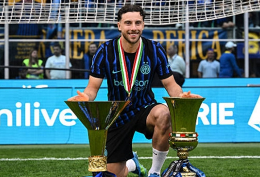 Man Utd đàm phán chiêu mộ Carlos Augusto giá 25 triệu bảng