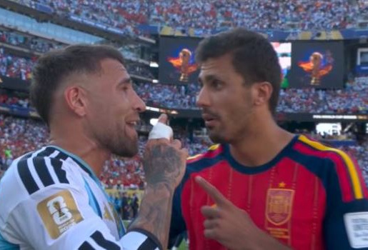 Otamendi tố Rodri khóc lóc với trọng tài