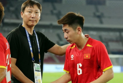 Tuyển Việt Nam kém Thái Lan 5 bậc trên BXH FIFA