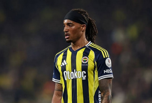 Man Utd dẫn trước Chelsea vụ Archie Brown nhờ vé C1