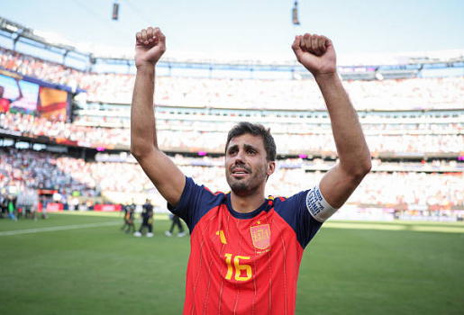 PSG bất ngờ nhảy vào tranh Rodri với Real Madrid