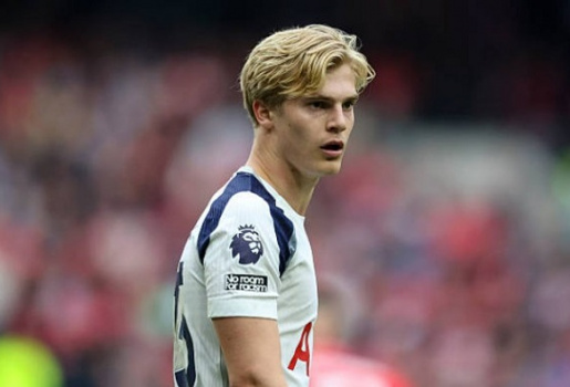 Man Utd hỏi mua Bergvall từ Tottenham với giá 50 triệu bảng