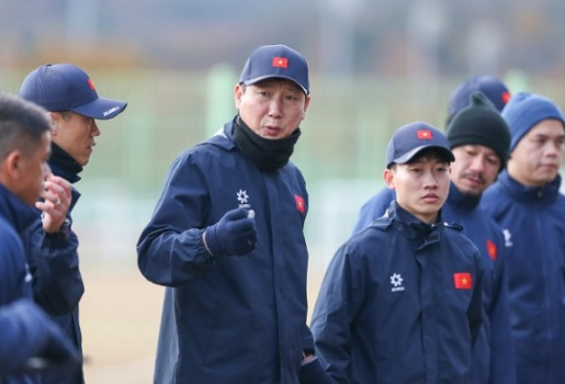 HLV Kim Sang-sik với đấu pháp hóa giải Mitchel Baker và Ilhan Fandi