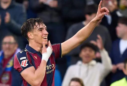 Real Madrid chiêu mộ thành công tiền đạo Carlos Espi từ Levante