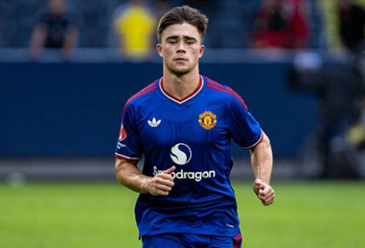 Harry Amass cản bước Man Utd mua Lewis Hall