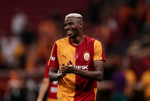 Al-Hilal đẩy Karim Benzema rời đi để dọn đường đón Osimhen