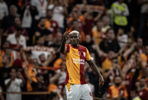 Victor Osimhen trả lời về tin đồn đến Arsenal
