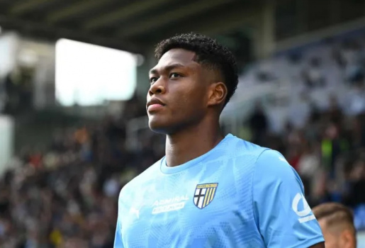 Villa chốt xong Suzuki giữa lúc Juve hỏi mua Martinez